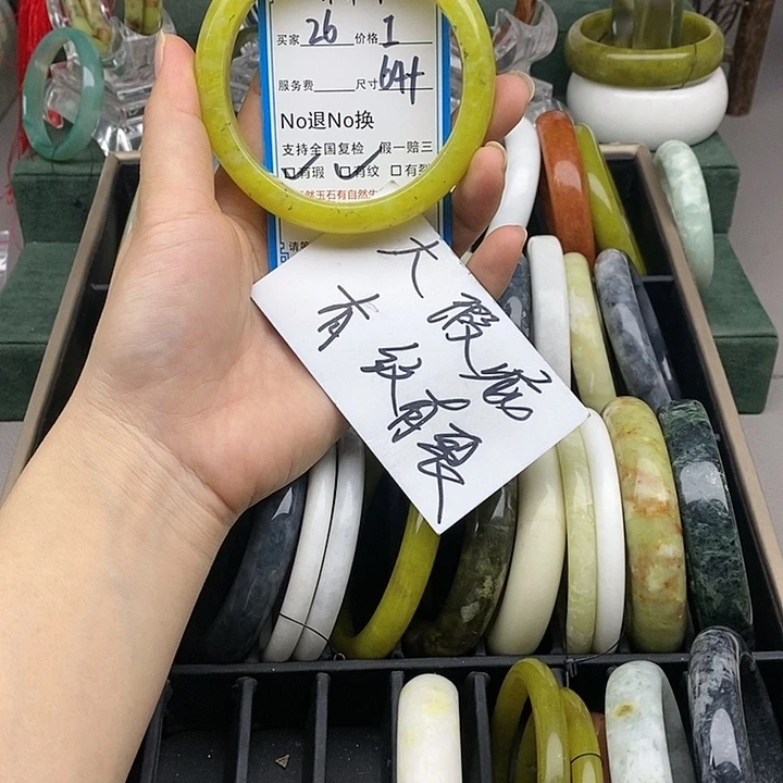 蛇纹石玉未镶嵌手镯