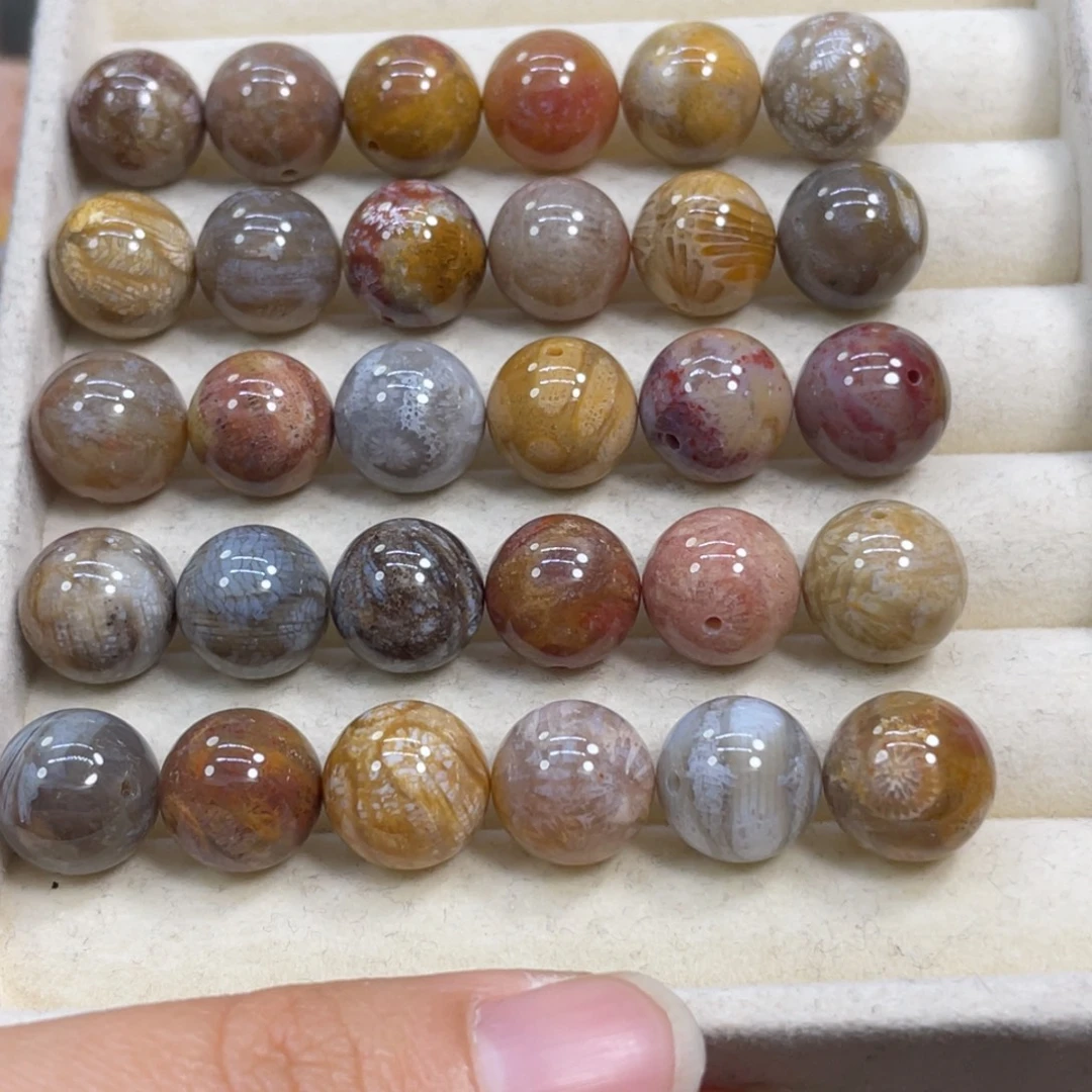 日***出硅化玉未镶嵌颈饰k53