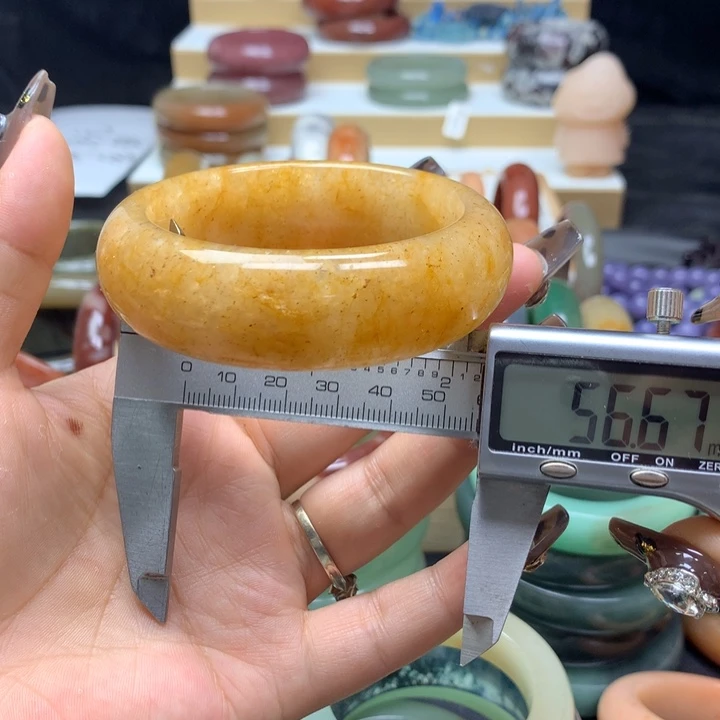 未镶嵌手镯石英质玉