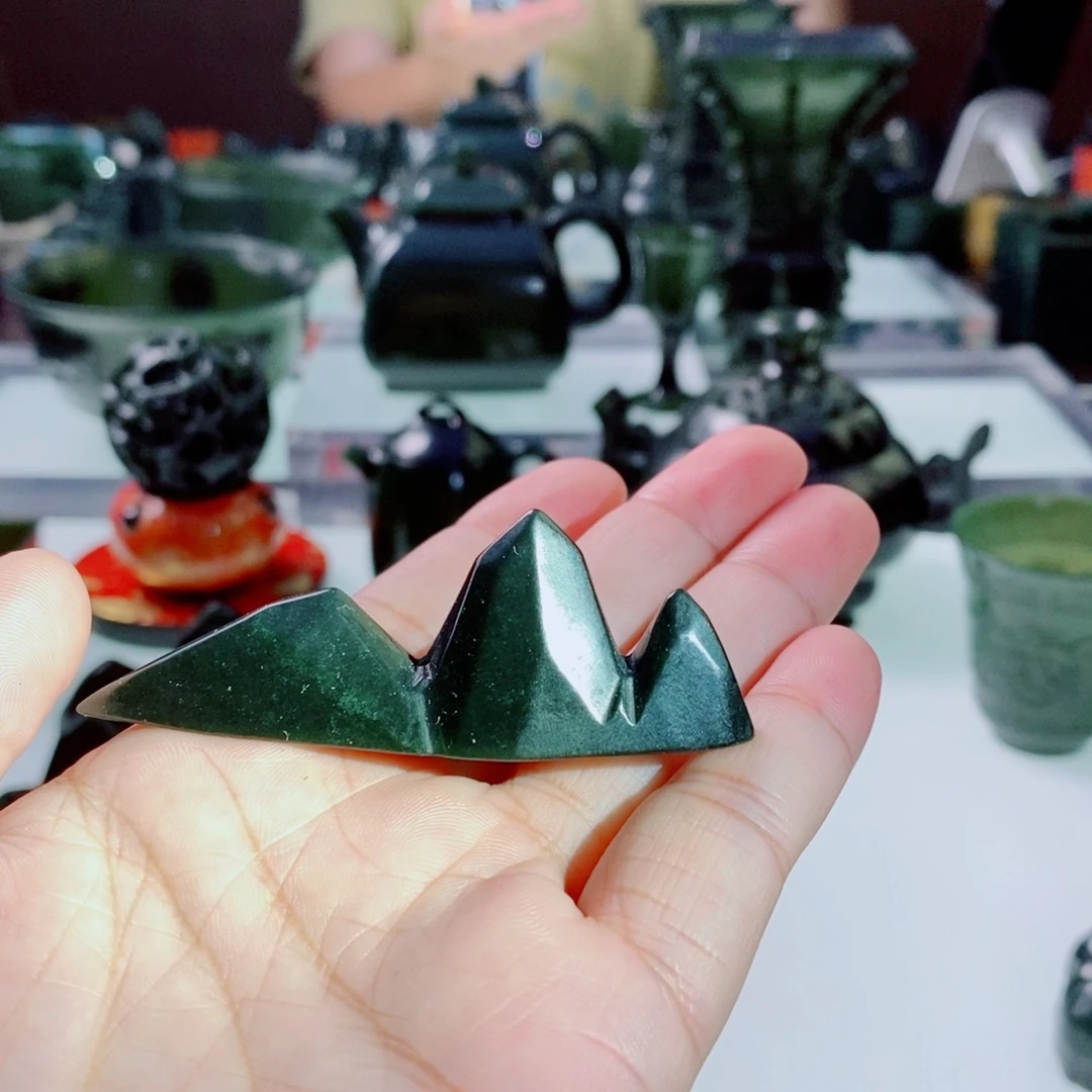 未镶嵌和田玉（青玉）摆件