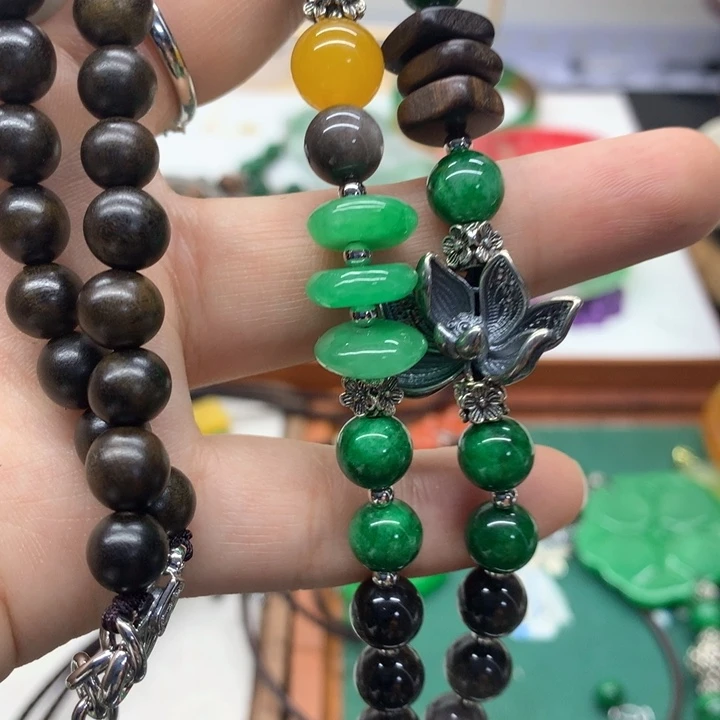 颈饰未镶嵌翡翠吊坠