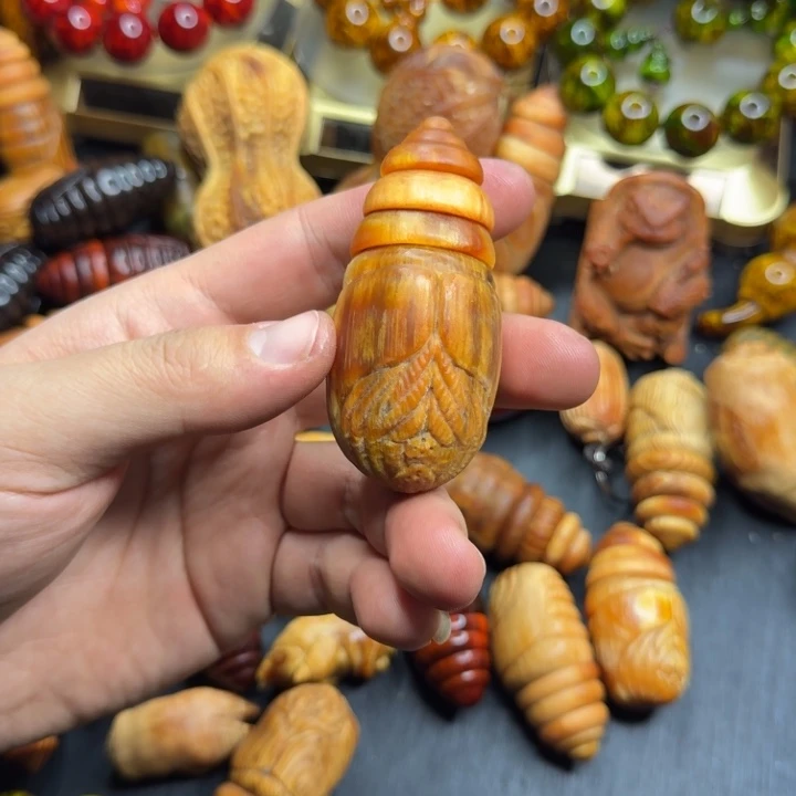 松木琥珀木文玩把件