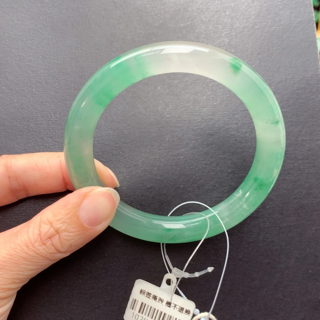 未镶嵌手镯石英质玉