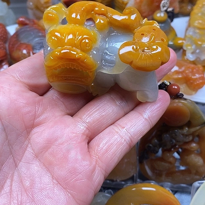 石英质玉（黄龙玉）合金颈饰