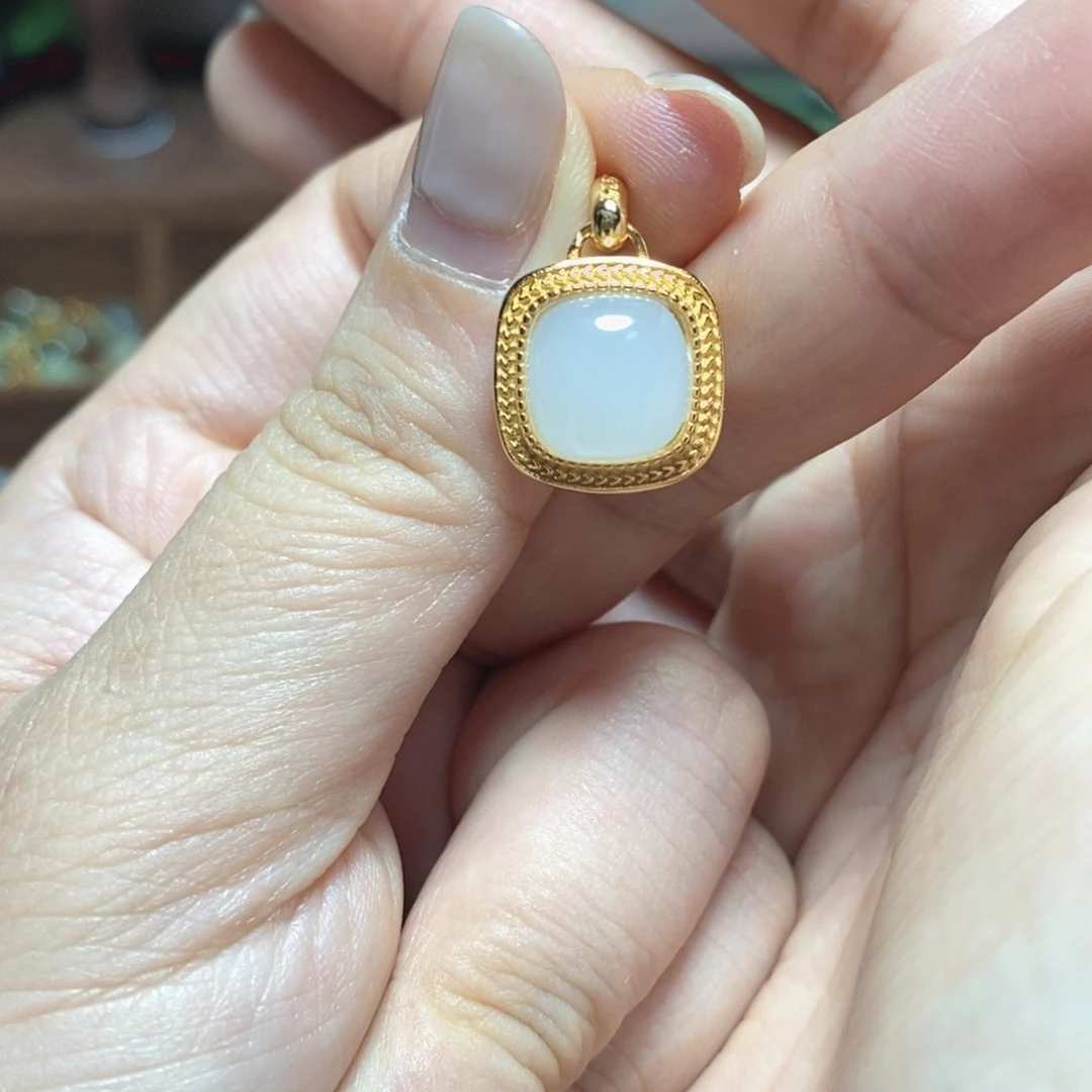 颈饰银S925镶嵌和田玉白冰方糖吊坠