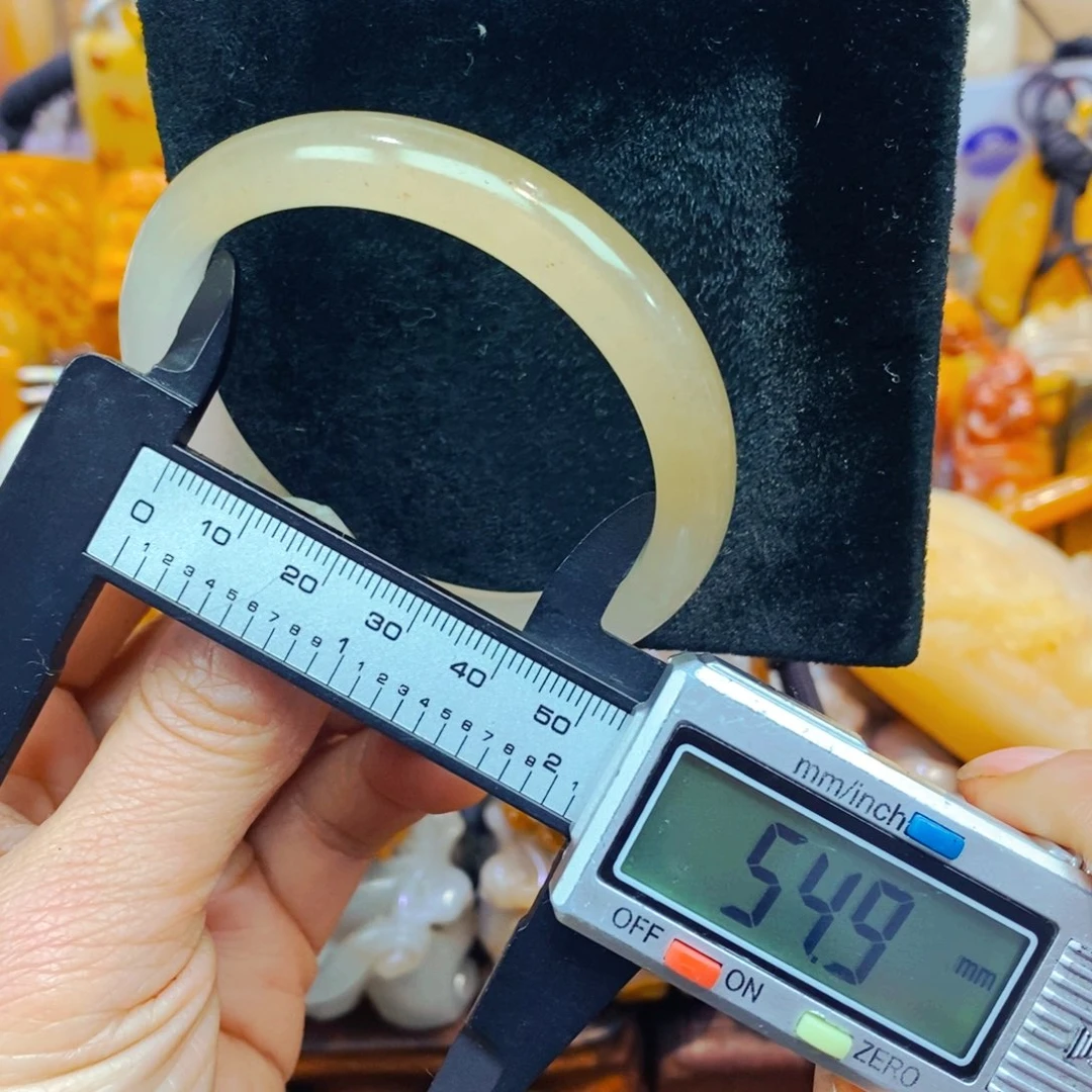 未镶嵌石英质玉（黄龙玉）颈饰