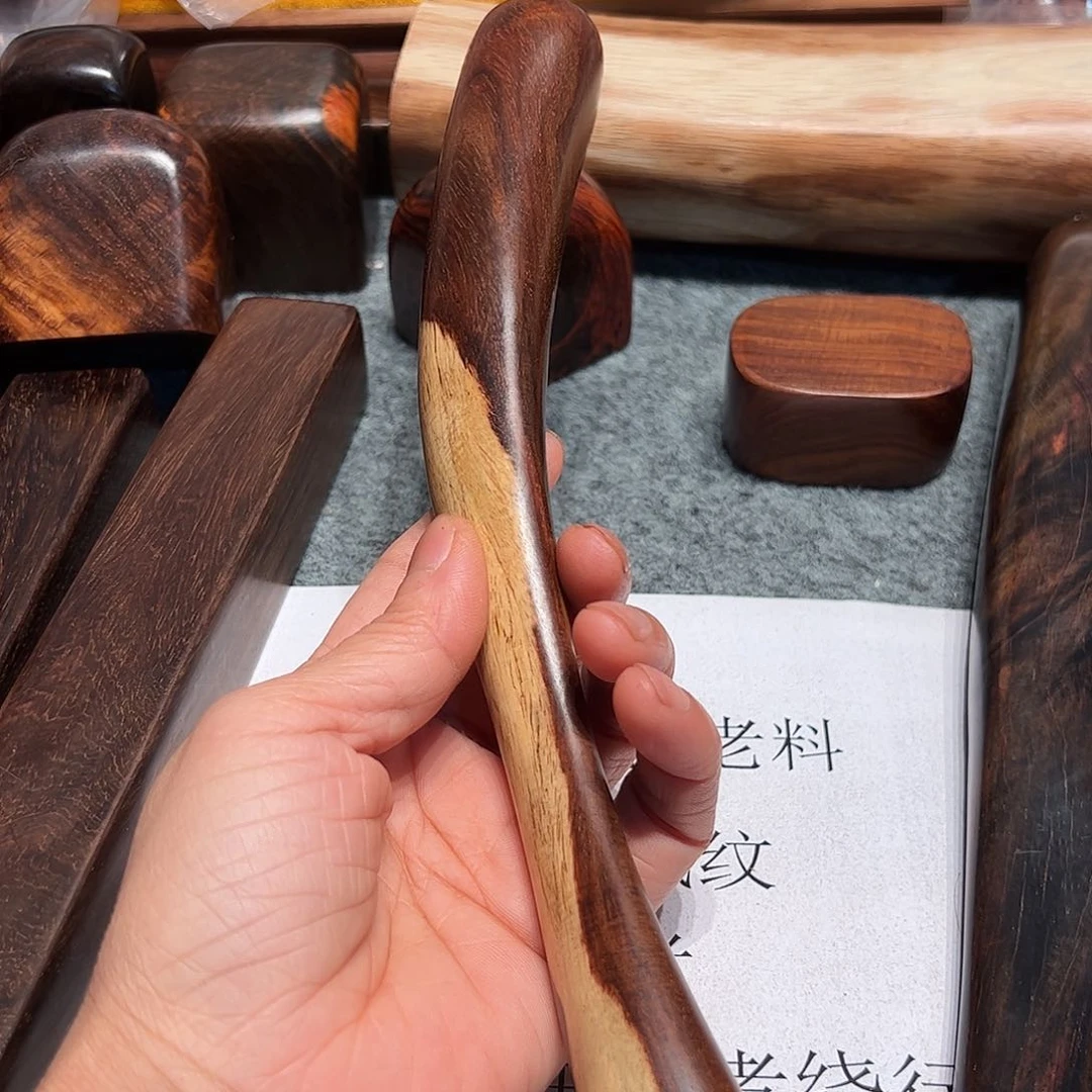 交趾黄檀（大红酸枝）知***士