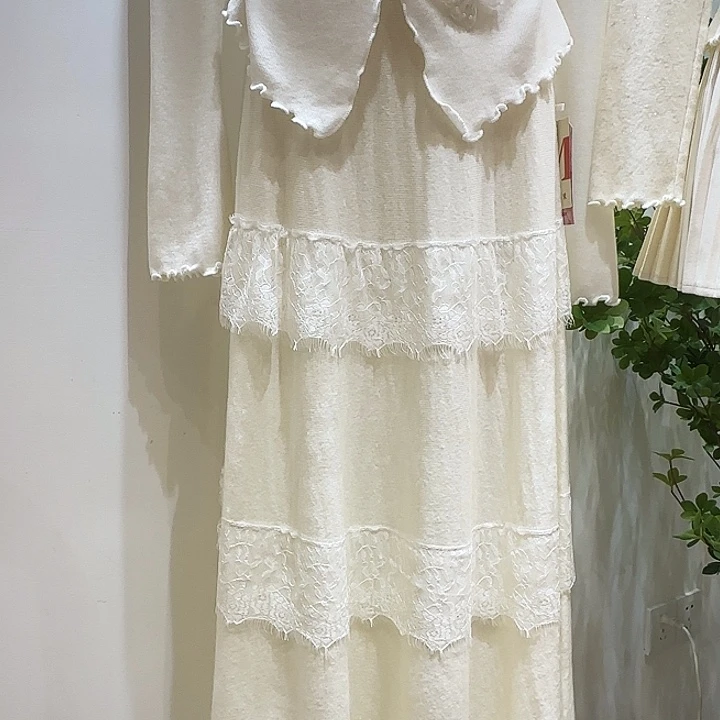 蕾丝边拼接针织半裙