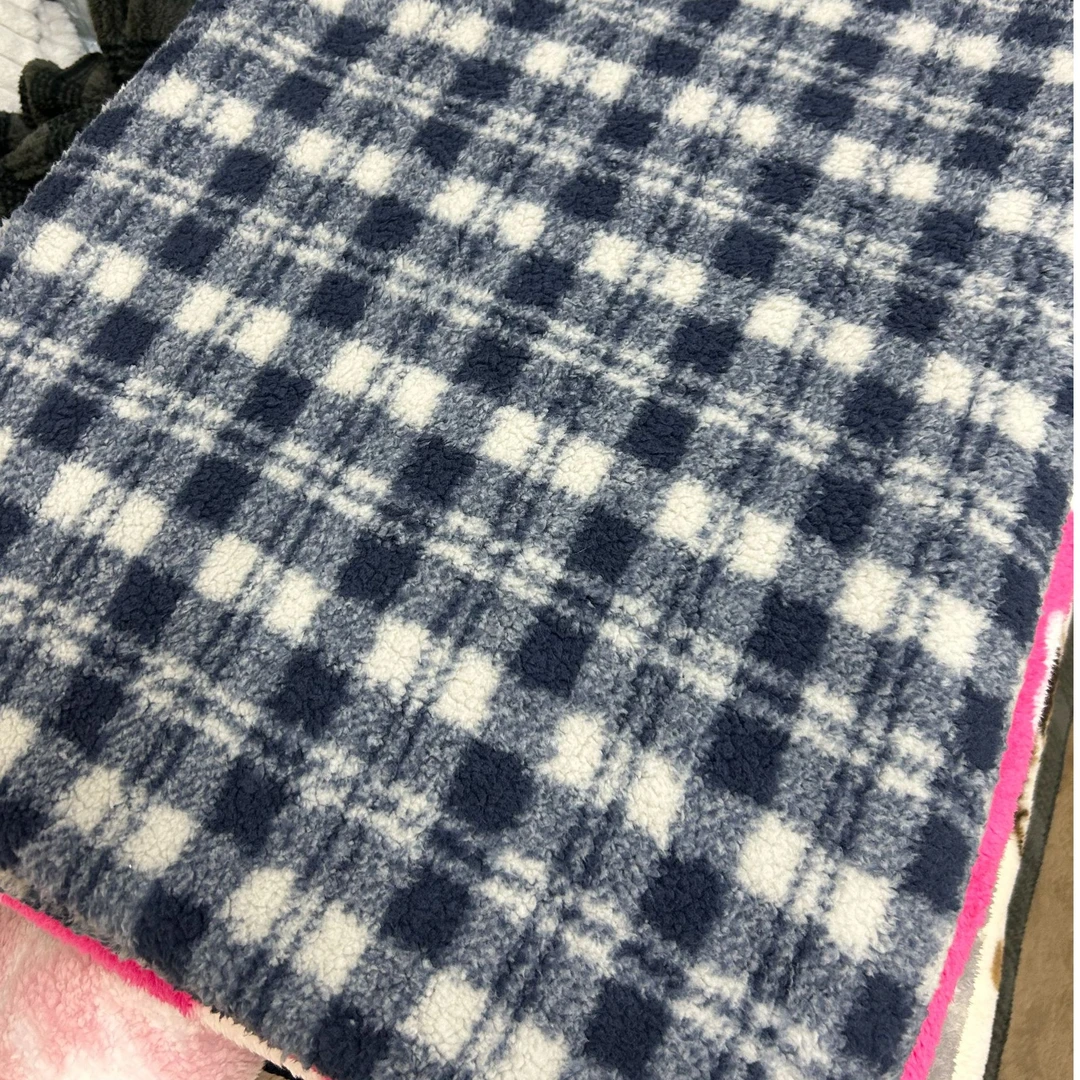 【150x200】2斤单层单面 蓝白色细格纹 经典格纹 绒毯亲肤柔软毛毯