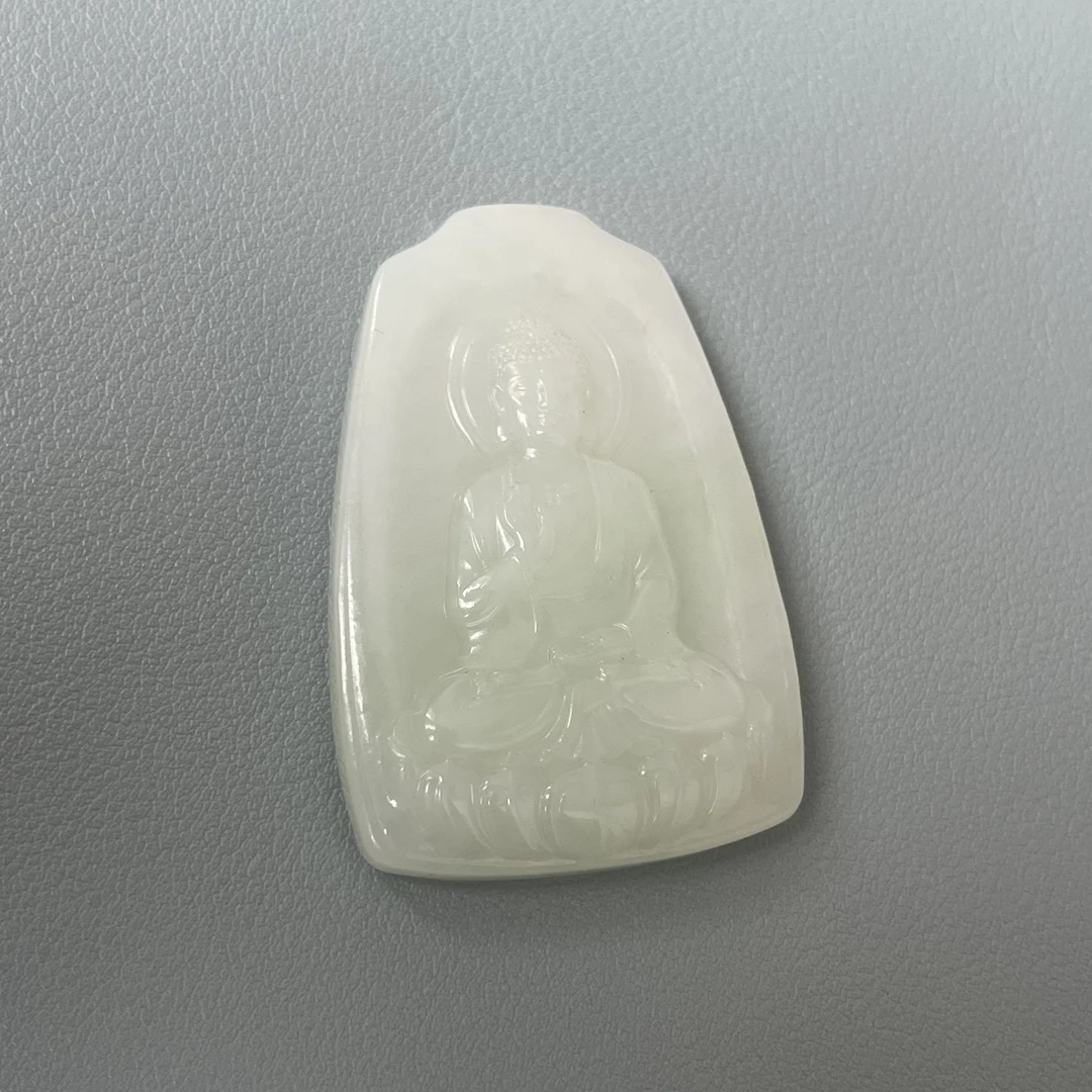 纯天然和田玉俄料自带翠色大日如来牌子双面工艺