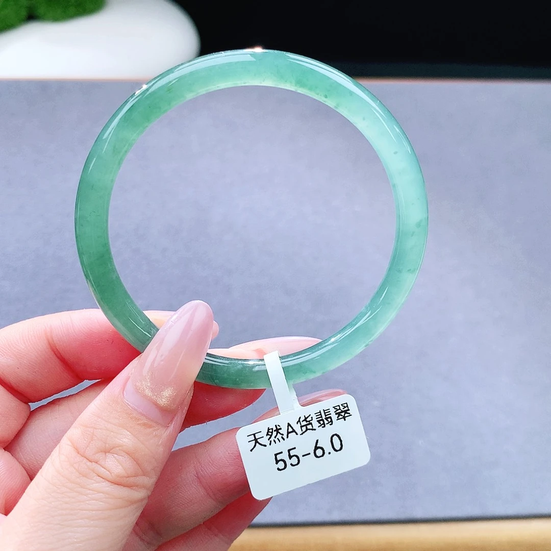 未镶嵌手镯（圆镯）翡翠