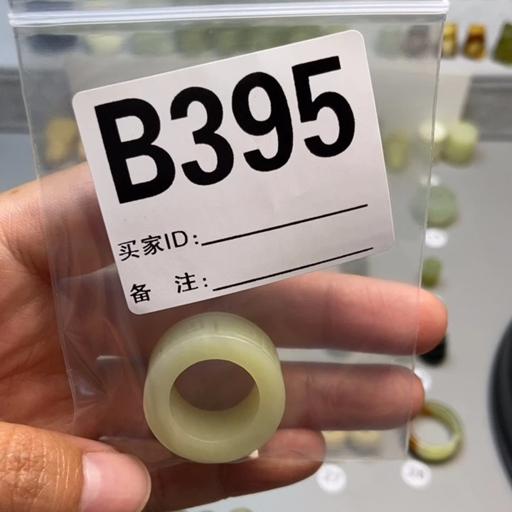 蛇纹石玉未镶嵌颈饰长*花