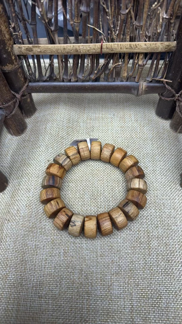 B202龙二文玩成品木串