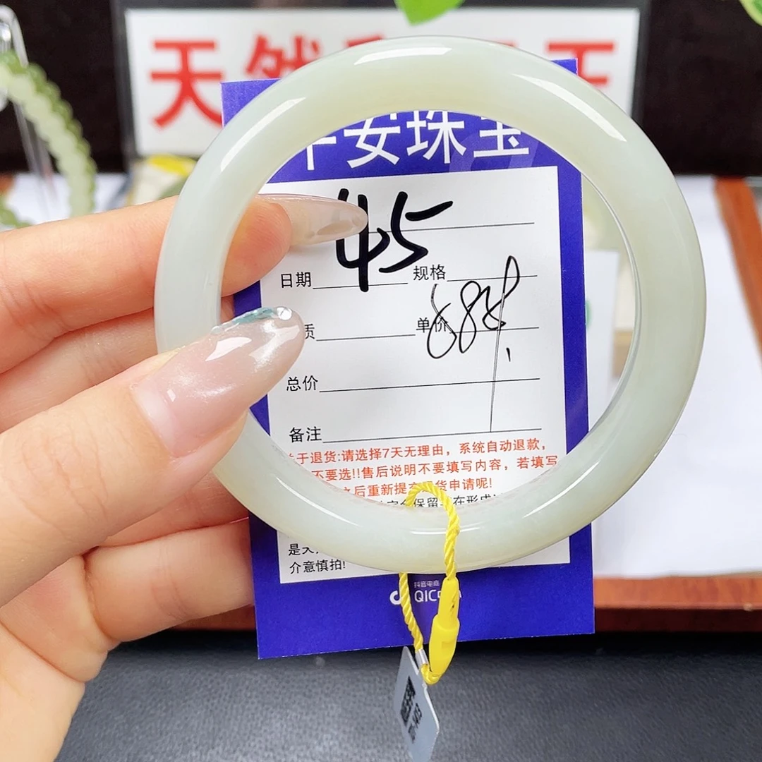 和田玉未镶嵌手镯