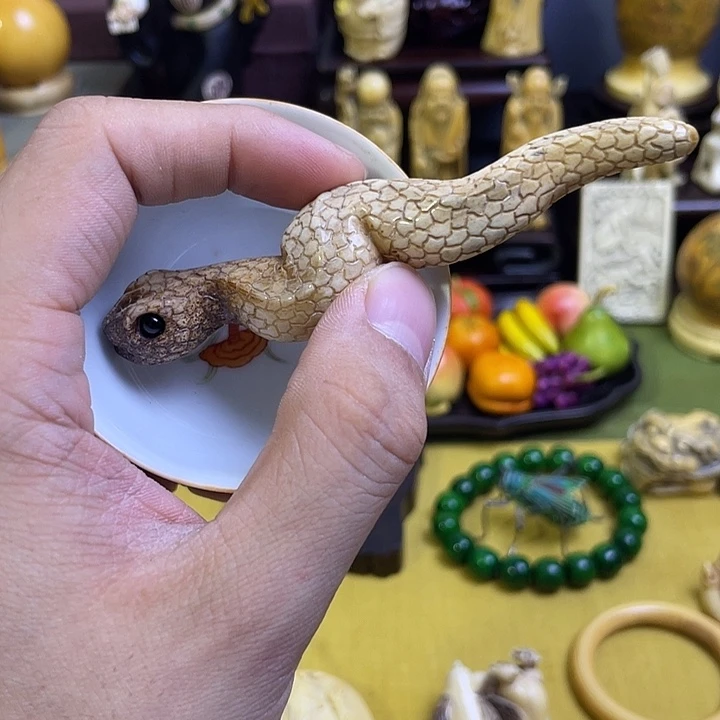 瓷片精致雕刻工艺精湛