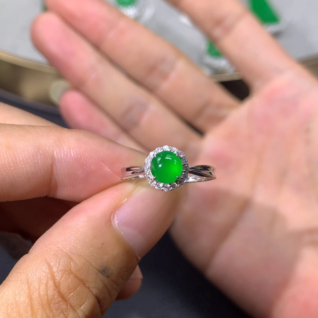 翡翠戒指18K金镶嵌翡翠