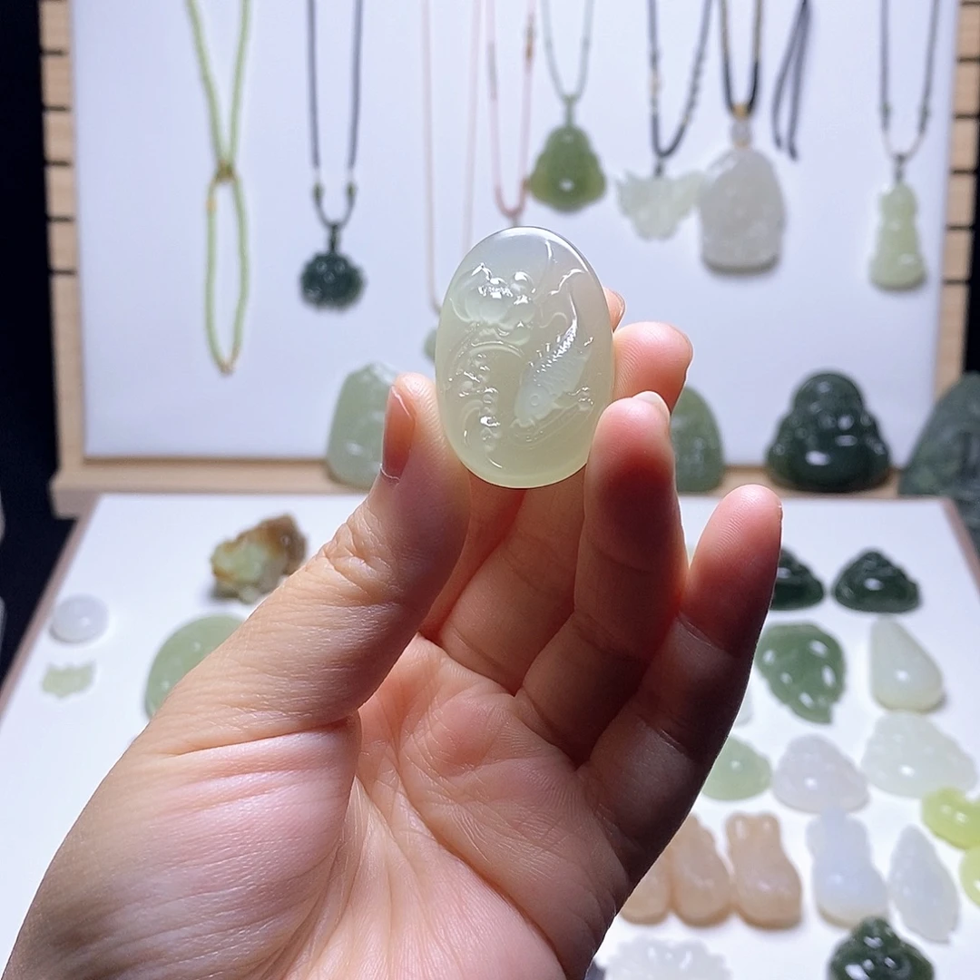 ℳ****和田玉未镶嵌颈饰