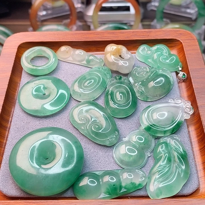 石英质玉颈饰未镶嵌