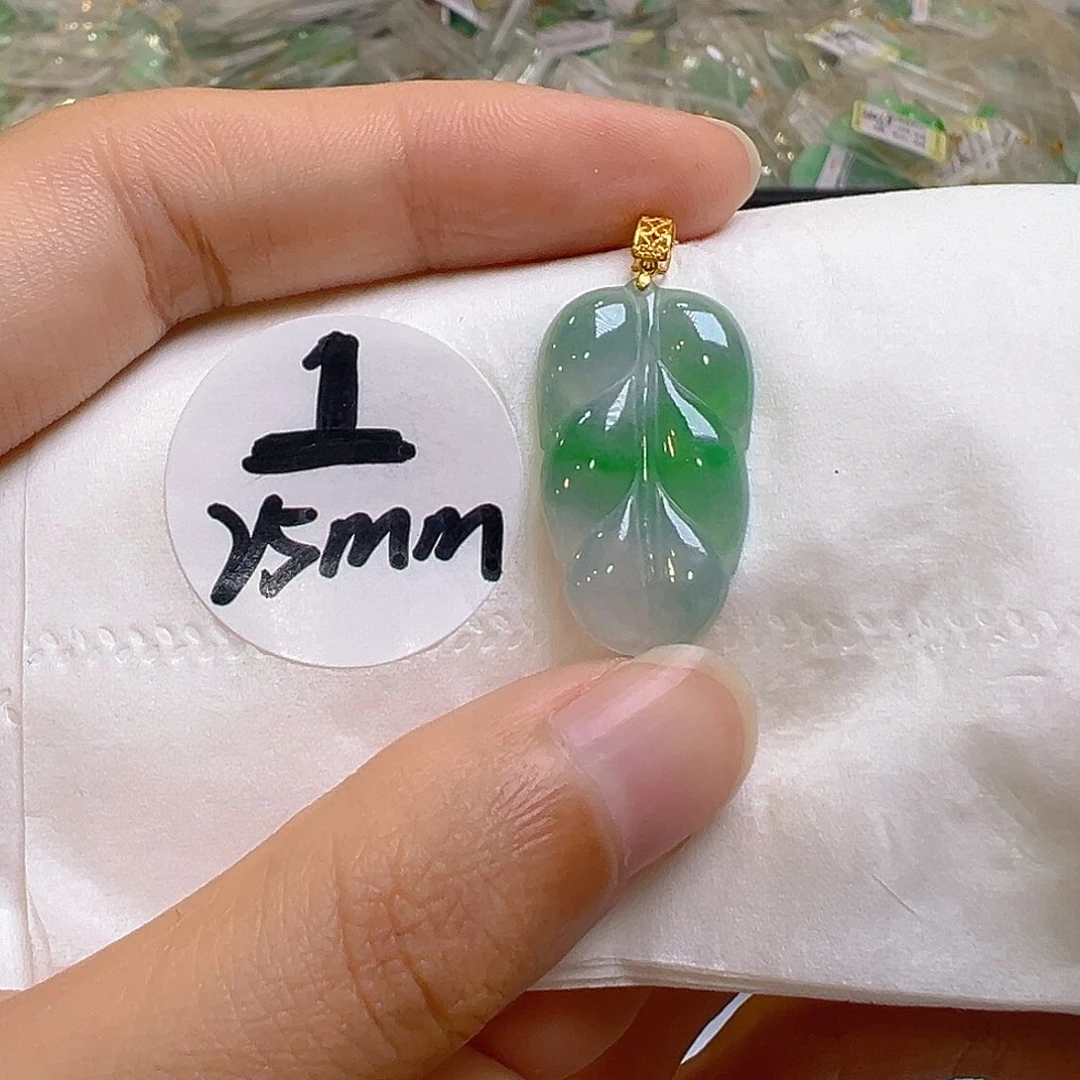 翡翠18K金镶嵌颈饰翡翠