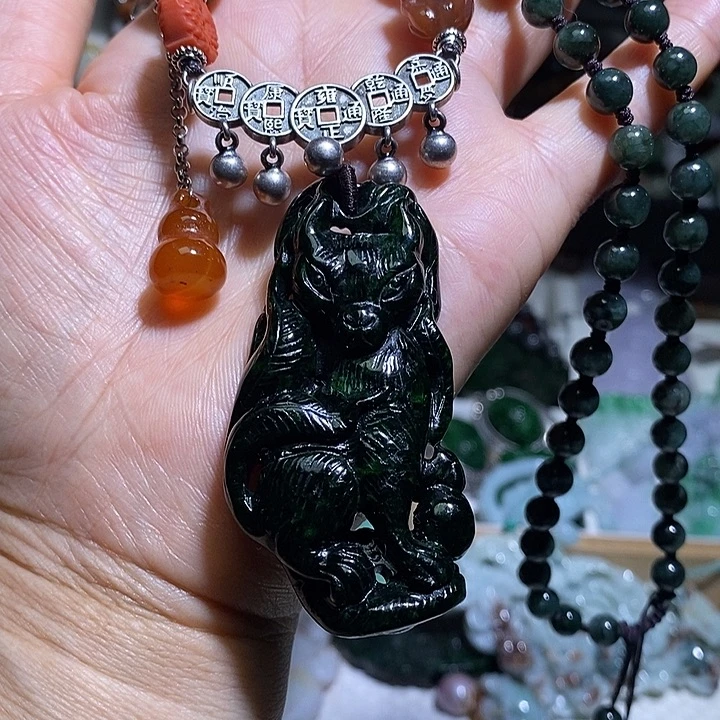 翡翠未镶嵌吊坠(赠链)