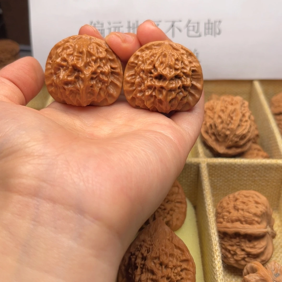 文玩核桃吊坠37.5瓷娃娃