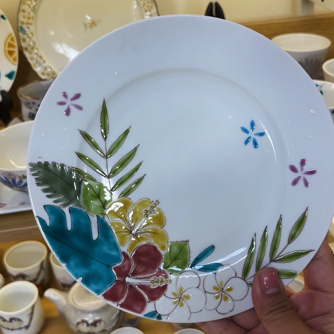 瓷          色绘游