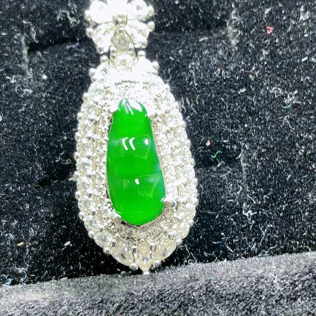 翡翠颈饰未镶嵌10，