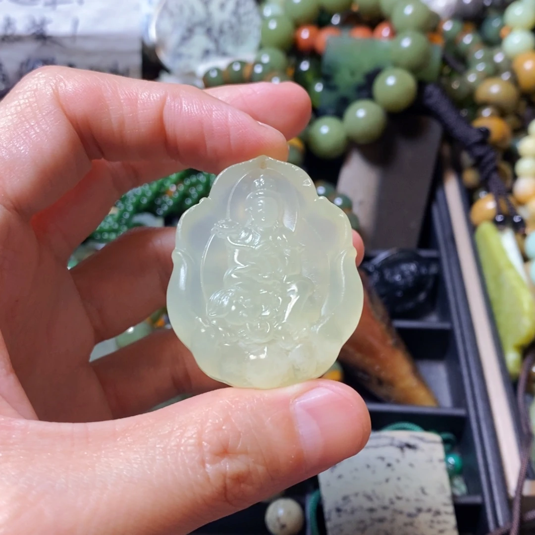 蛇纹石玉未镶嵌颈饰