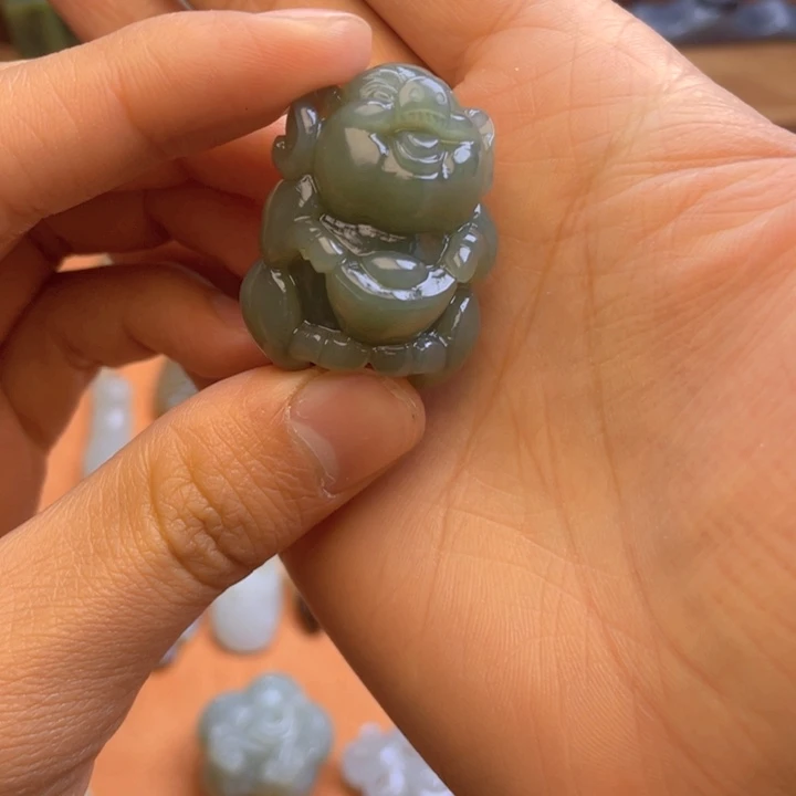 婷***和田玉未镶嵌颈饰