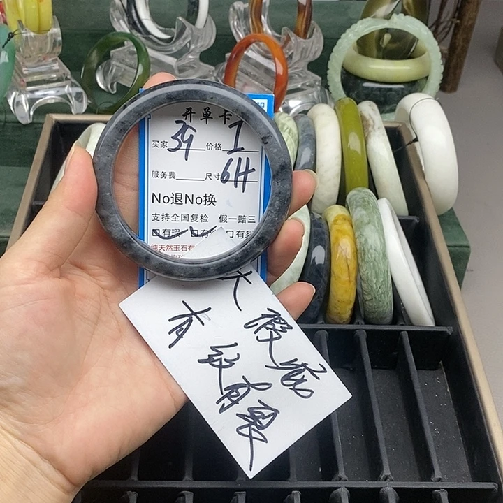 蛇纹石玉未镶嵌手镯