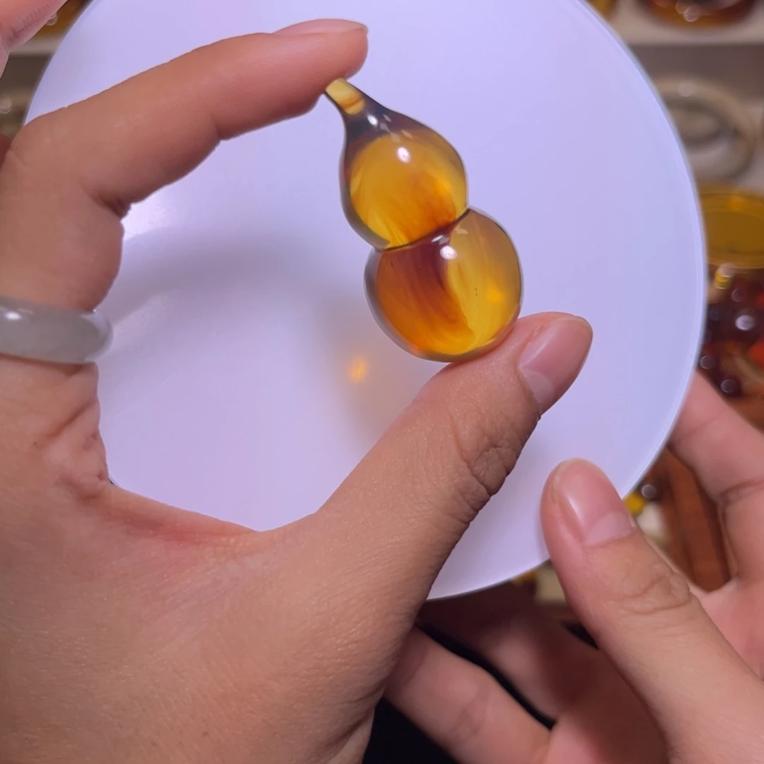琥珀颈饰未镶嵌葫芦吊坠