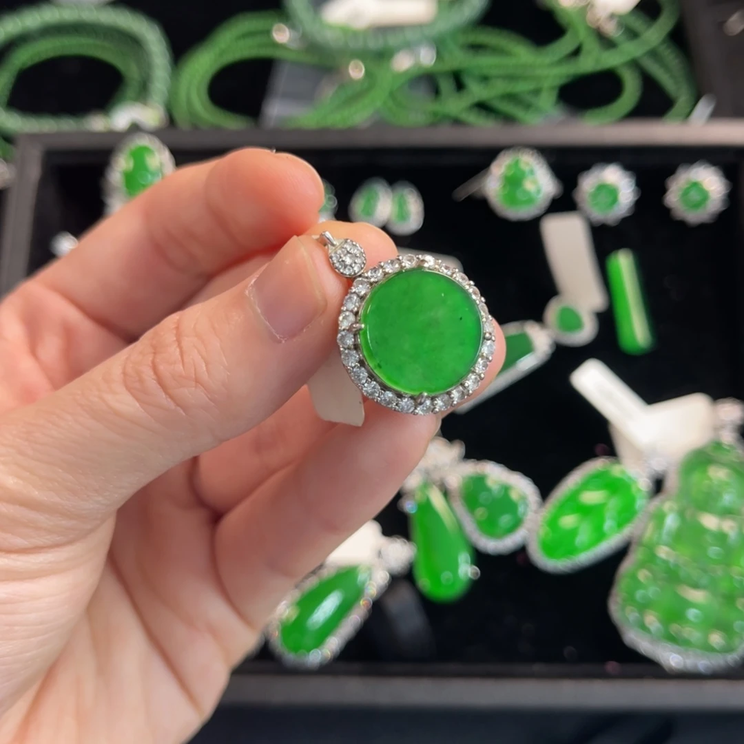 翡翠银S925镶嵌戒指无事牌吊坠