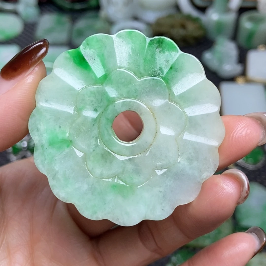 翡翠未镶嵌挂件清