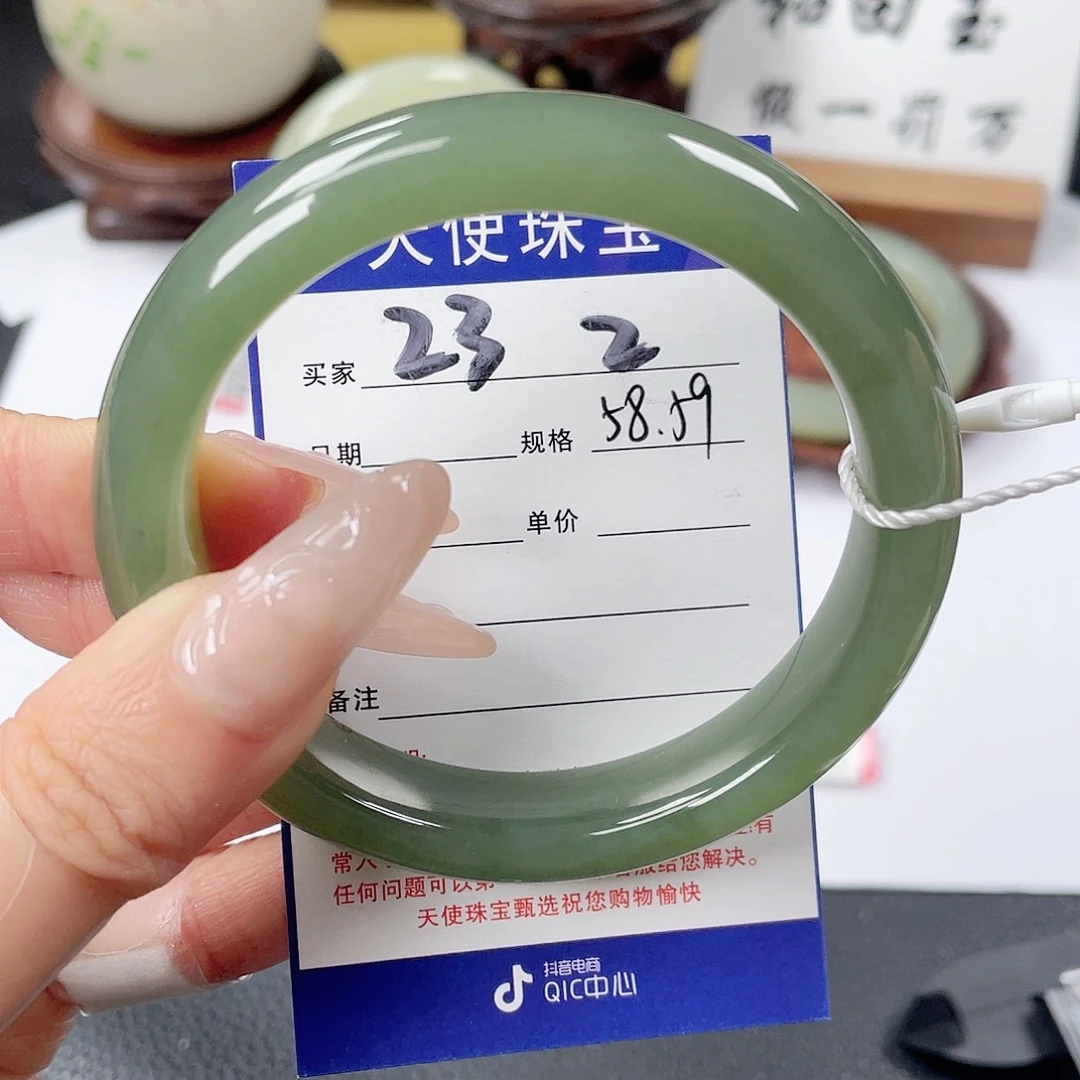 和田玉未镶嵌手镯