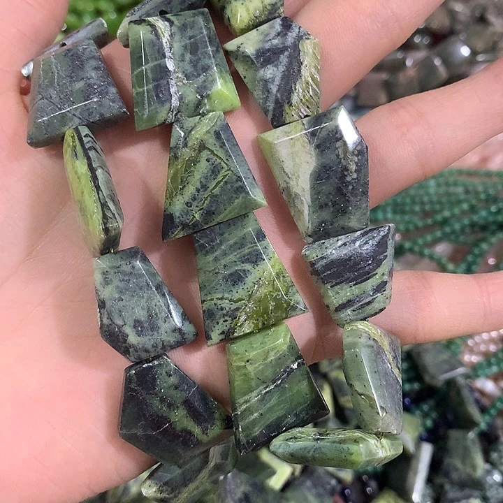 一条南方玉不规则梯形