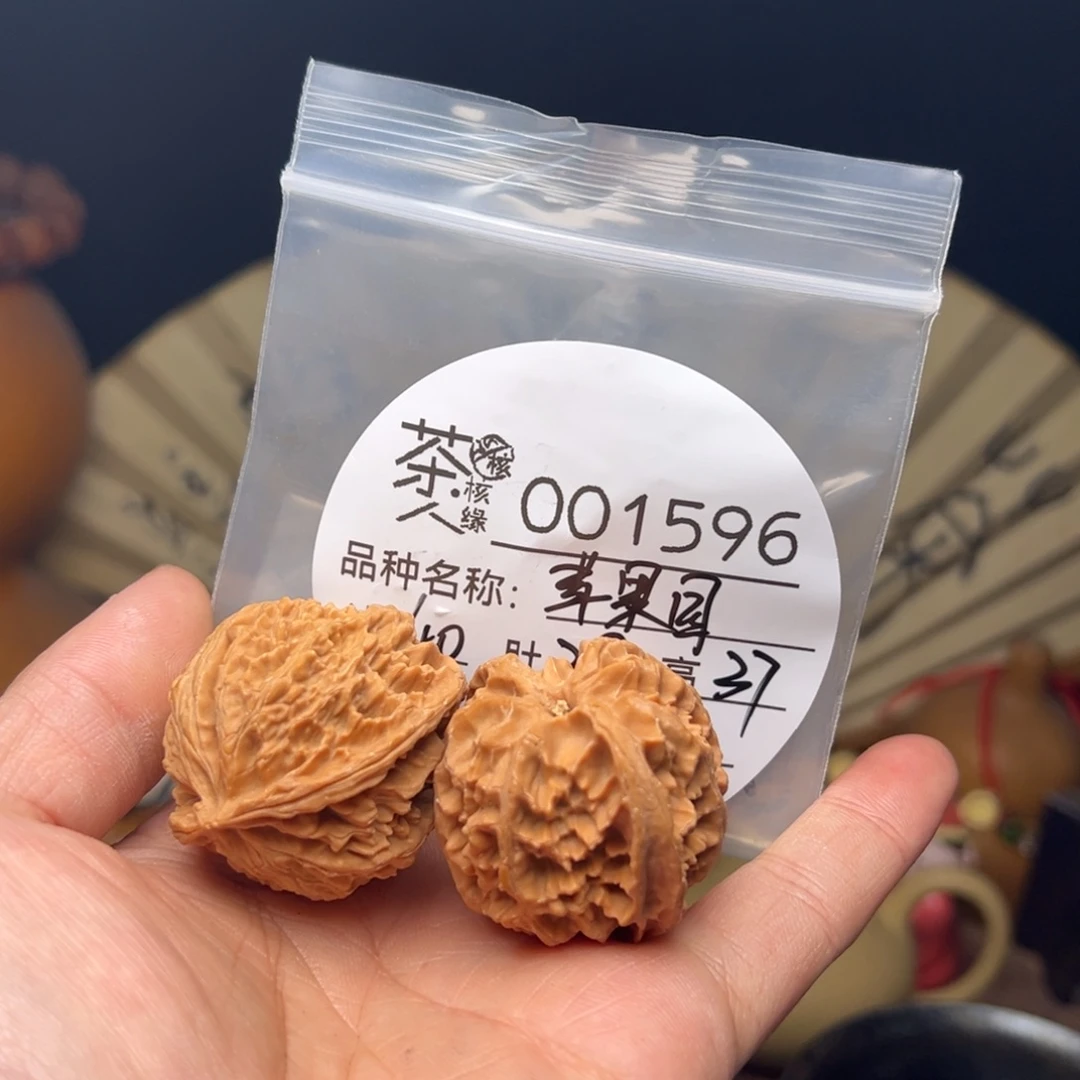 文玩核桃吊坠在干嘛啊亲爱得想好
