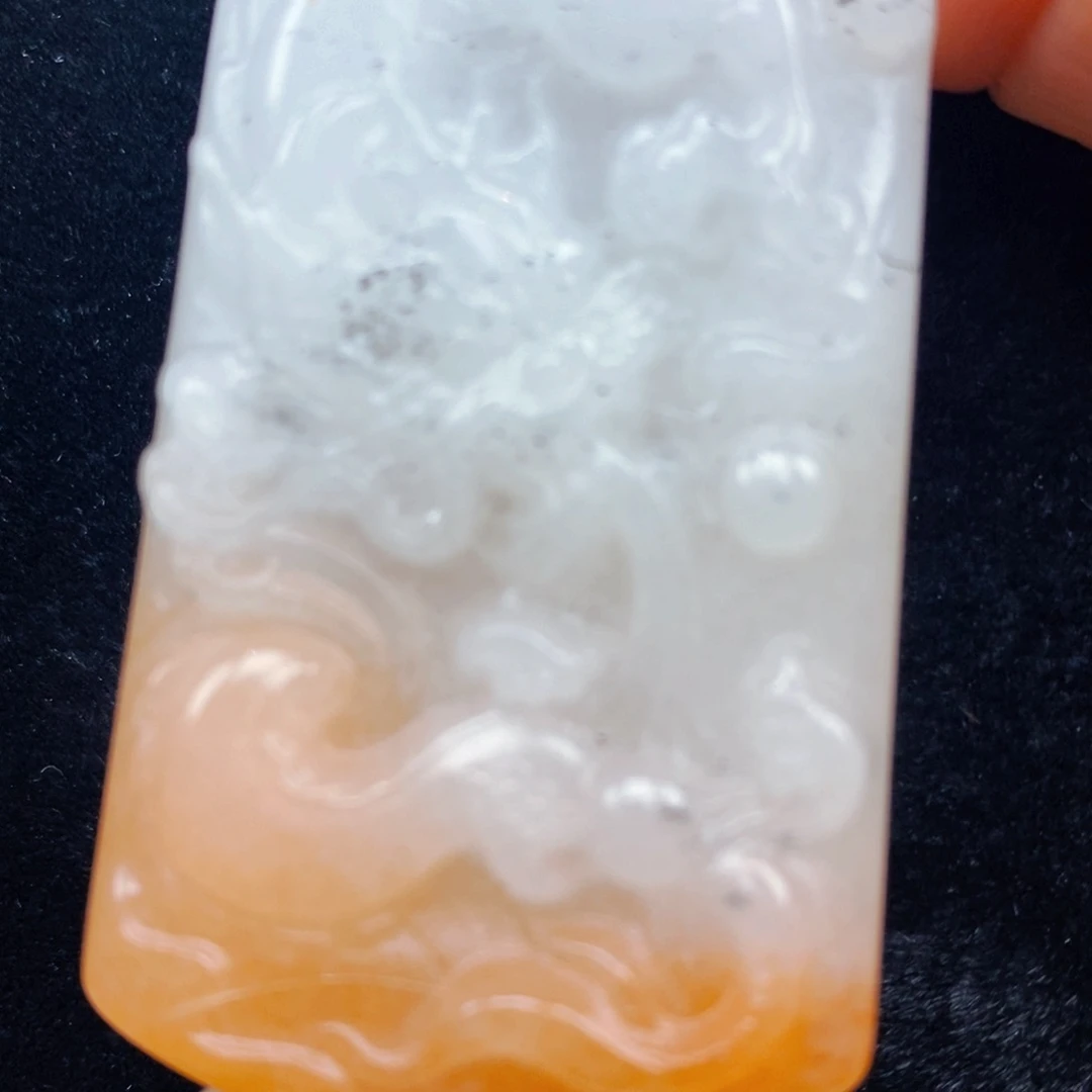 未镶嵌石英质玉（黄龙玉）颈饰