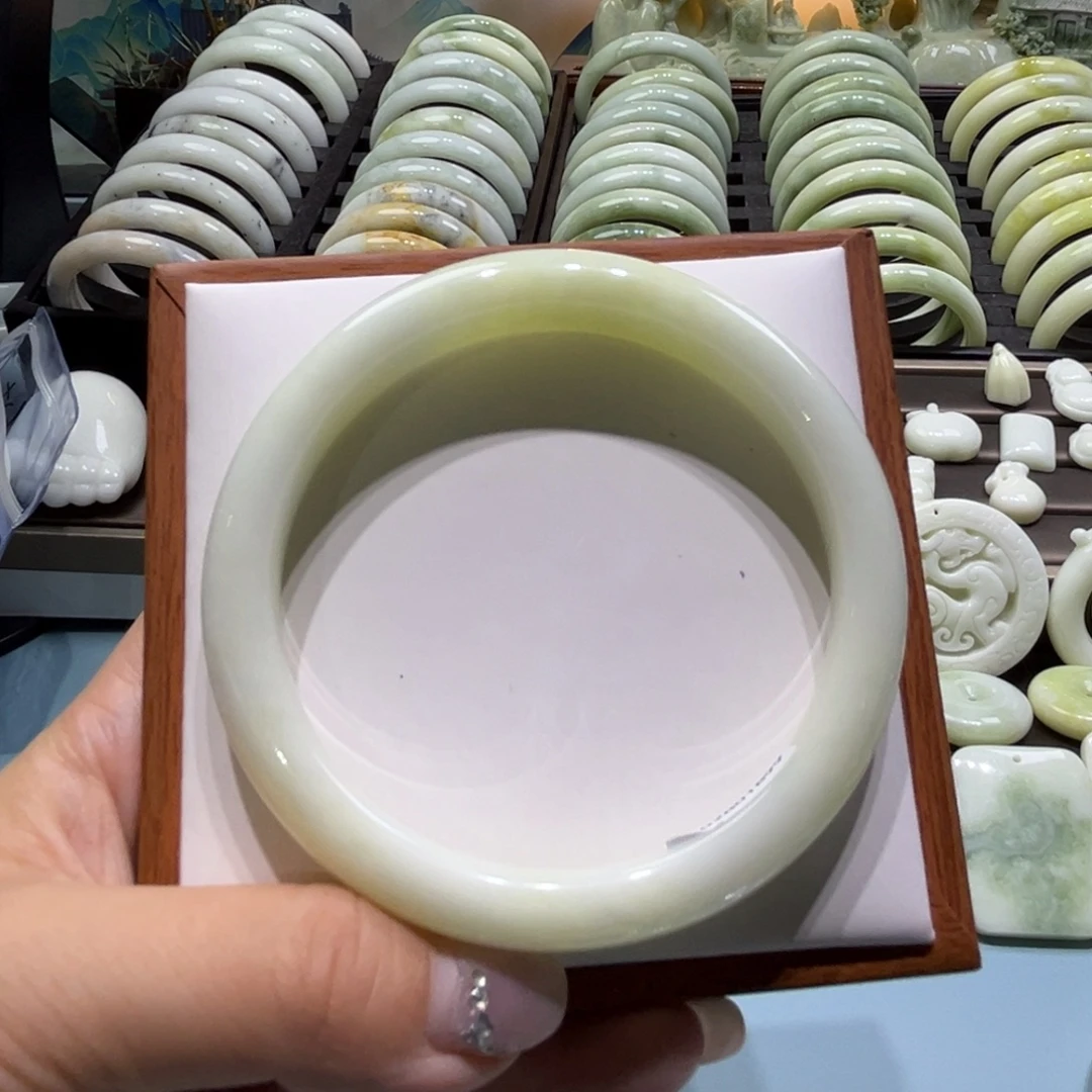 暖***口未镶嵌手镯蓝田玉（蛇纹石化大理石玉）