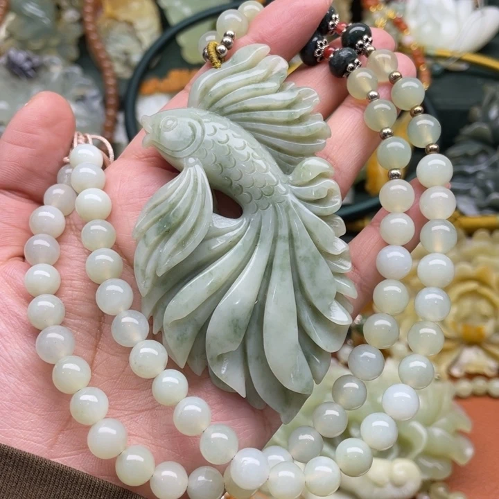 蛇纹石玉吊坠合金