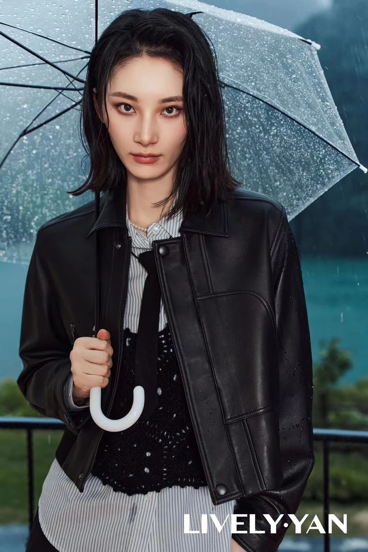 俪妍LIVELY•YAN 酷飒短款皮衣夹克