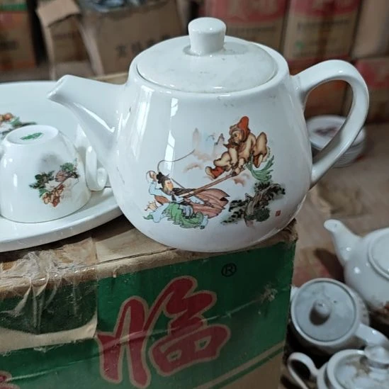库存微瑕三打白骨精多孔茶壶