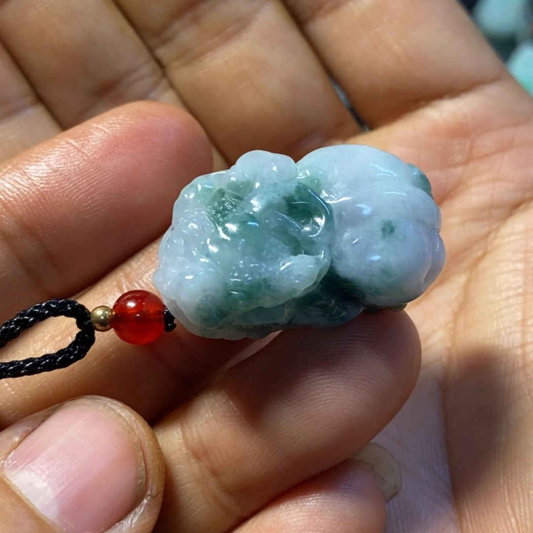 翡翠未镶嵌颈饰天然缅甸翡翠A货飘绿花貔貅吊坠