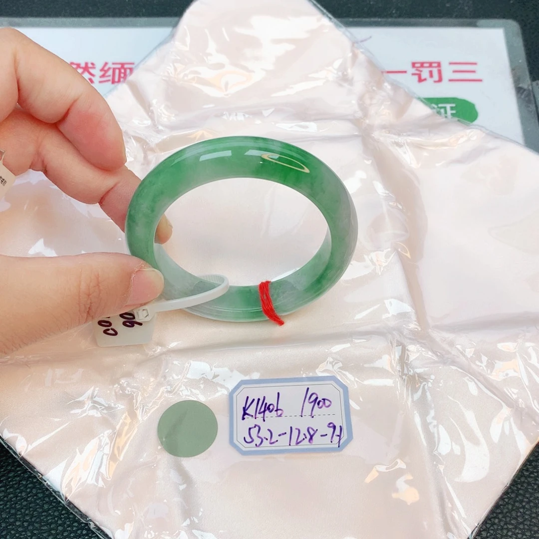 翡翠手镯未镶嵌缅甸翡翠