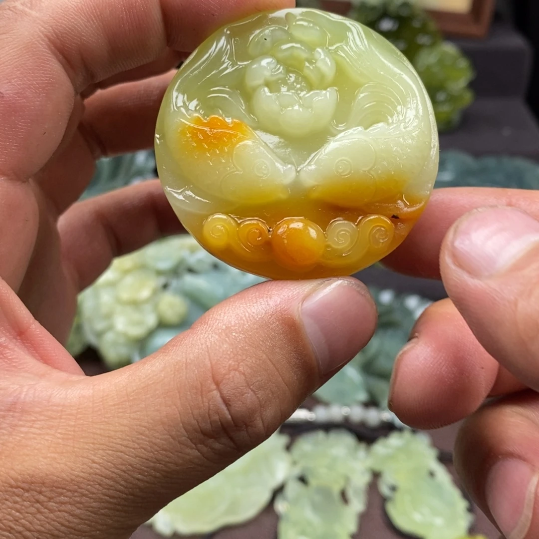 未镶嵌蛇纹石玉吊坠(赠链)