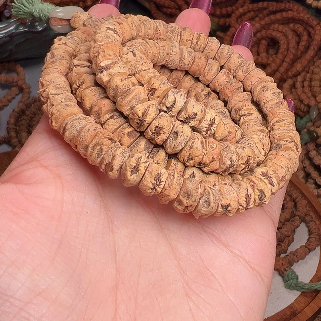 v***g柏香籽/百香籽吊坠