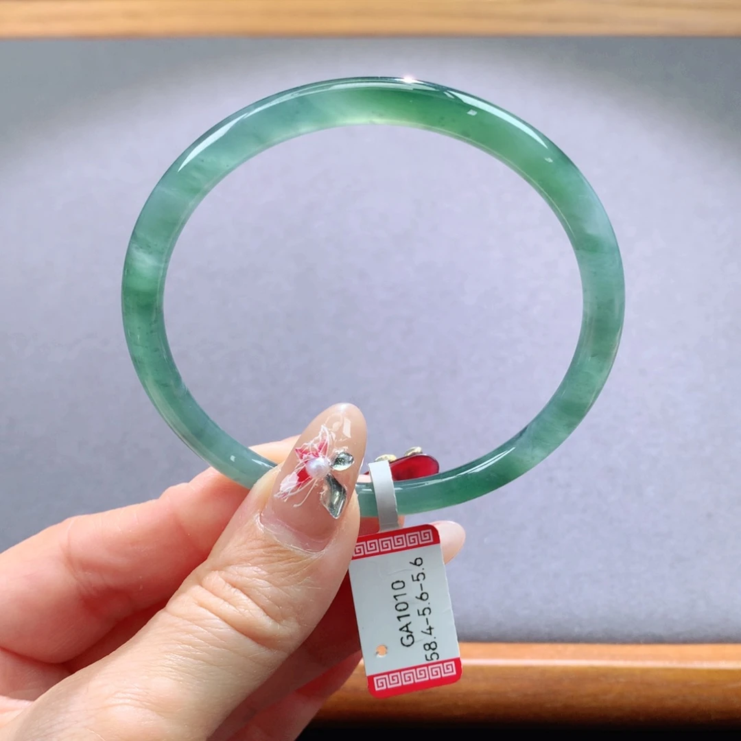 翡翠手镯未镶嵌天然翡翠手镯叮当镯