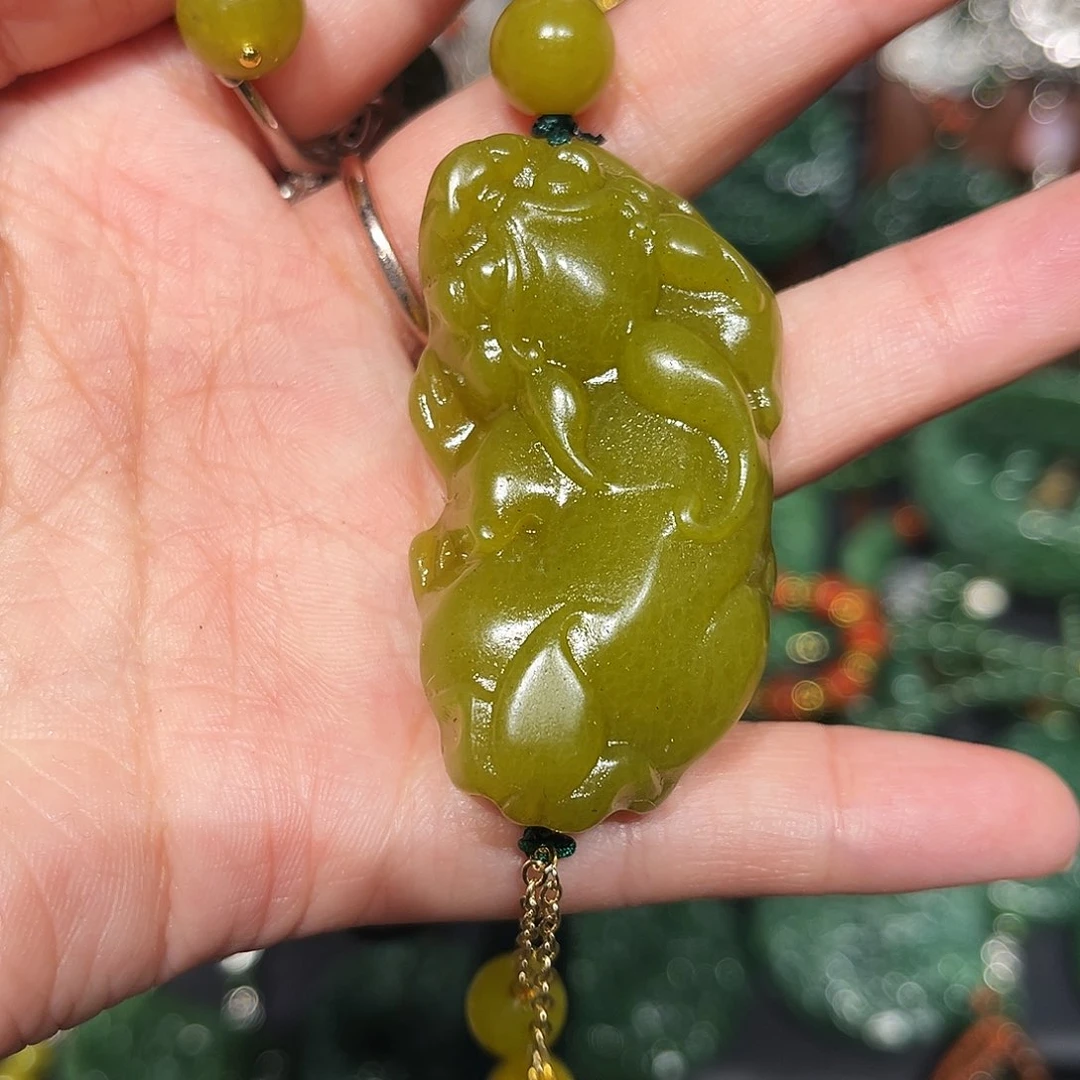 颈饰未镶嵌和田玉（糖玉）