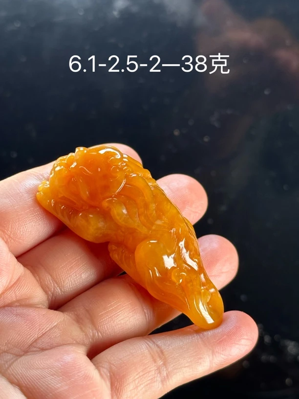 北部田麦芽黄手把件《貔恘》尺寸：6.1-2.5-2—38克