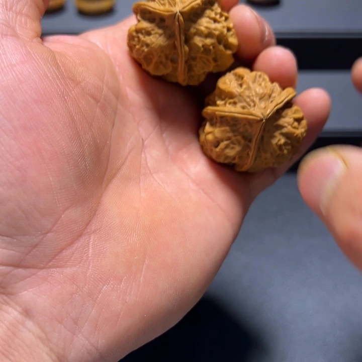 文玩核桃把件B百叶纹三棱37mm