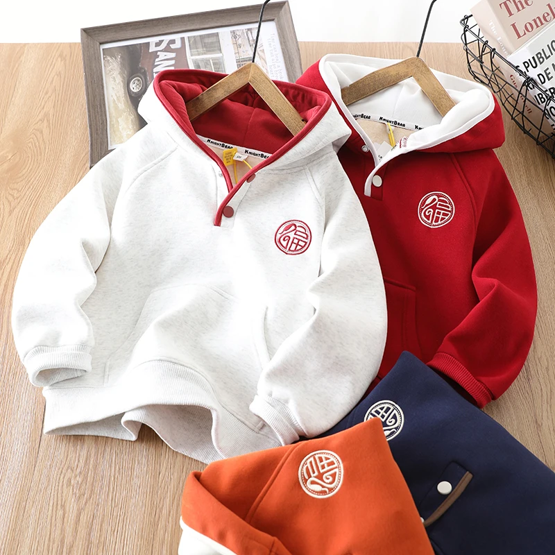 2025年加绒保暖连帽卫衣中大童男童红色新年款蛇年拜年服男孩上衣